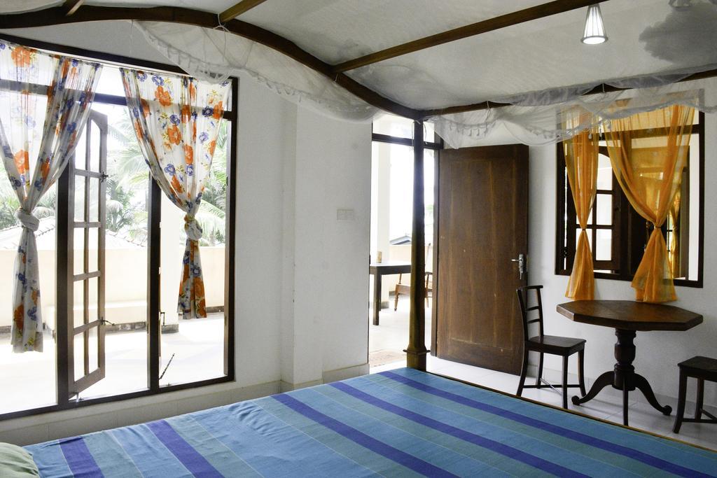 Long Beach Guest House Хиккадува Номер фото