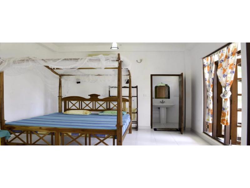 Long Beach Guest House Хиккадува Экстерьер фото