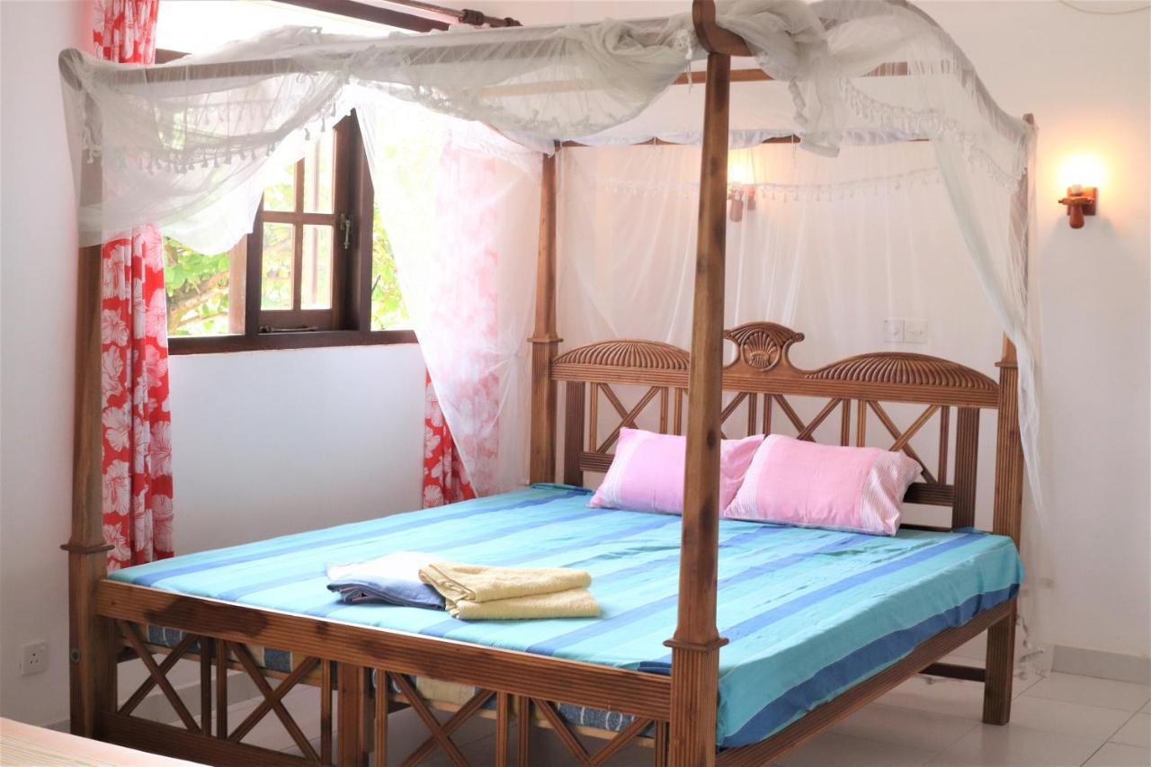 Long Beach Guest House Хиккадува Экстерьер фото