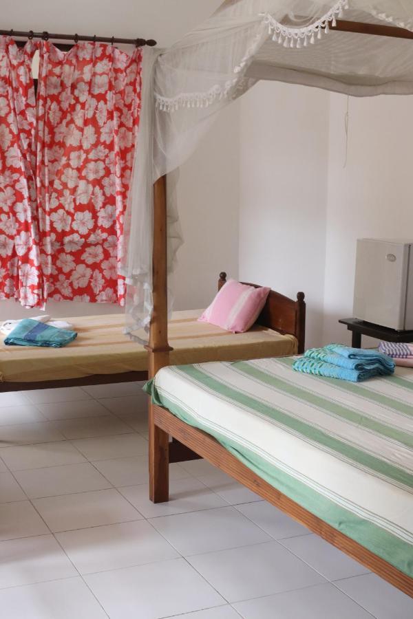 Long Beach Guest House Хиккадува Экстерьер фото