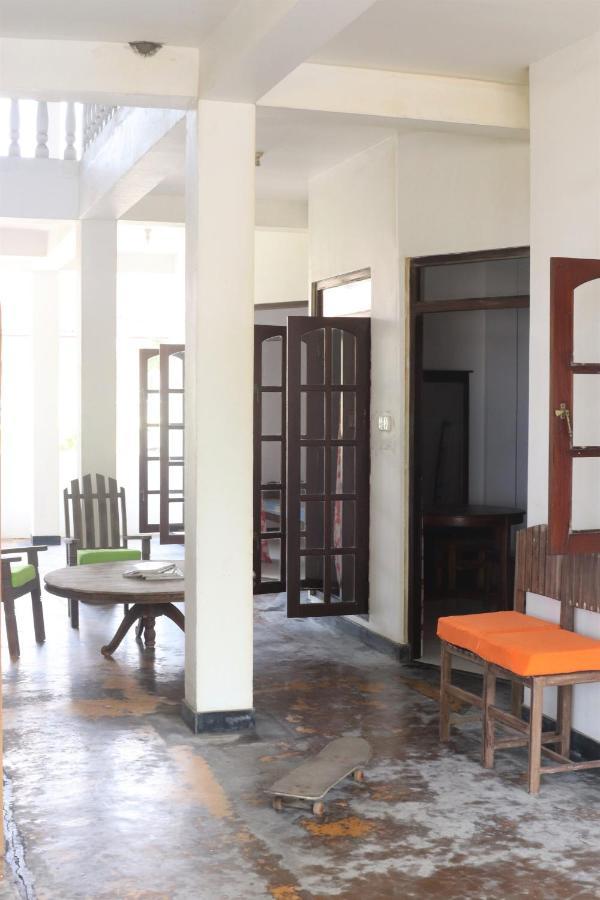 Long Beach Guest House Хиккадува Экстерьер фото