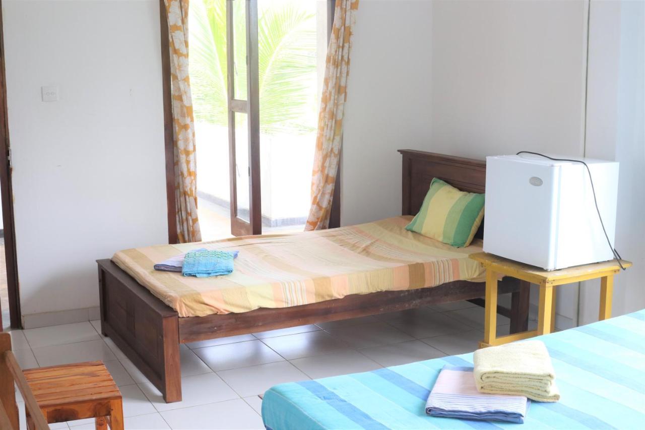 Long Beach Guest House Хиккадува Экстерьер фото
