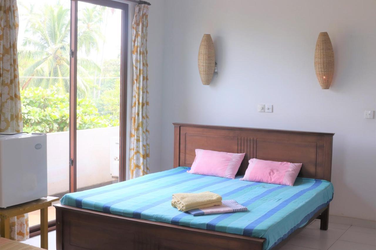 Long Beach Guest House Хиккадува Экстерьер фото